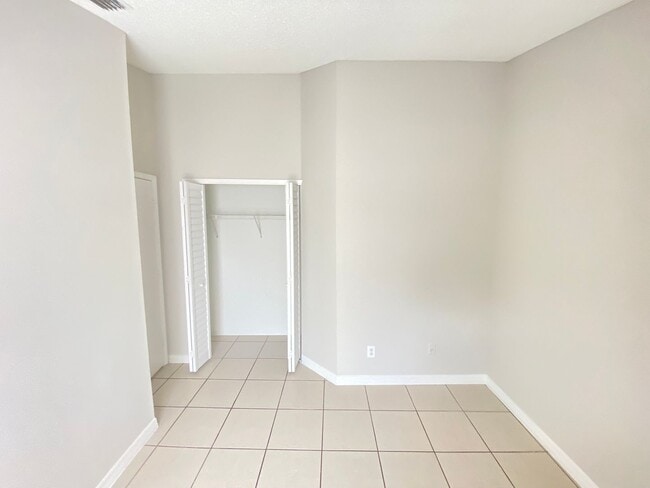 Building Photo - 312 San Gabriel St