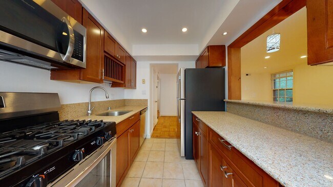 Building Photo - Spacious, Light-filled One Bedroom One Bat...