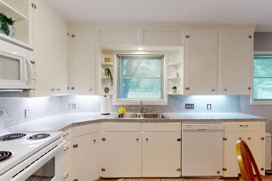 Building Photo - 118 Miller St