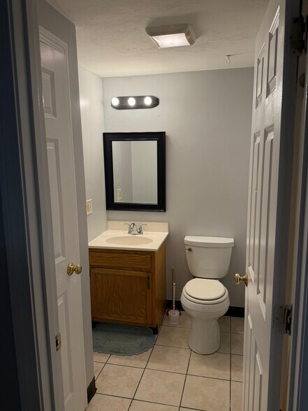 Building Photo - 12 S Main St