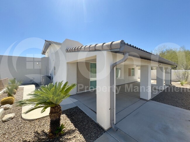 Building Photo - 3700 N San Sebastián Dr