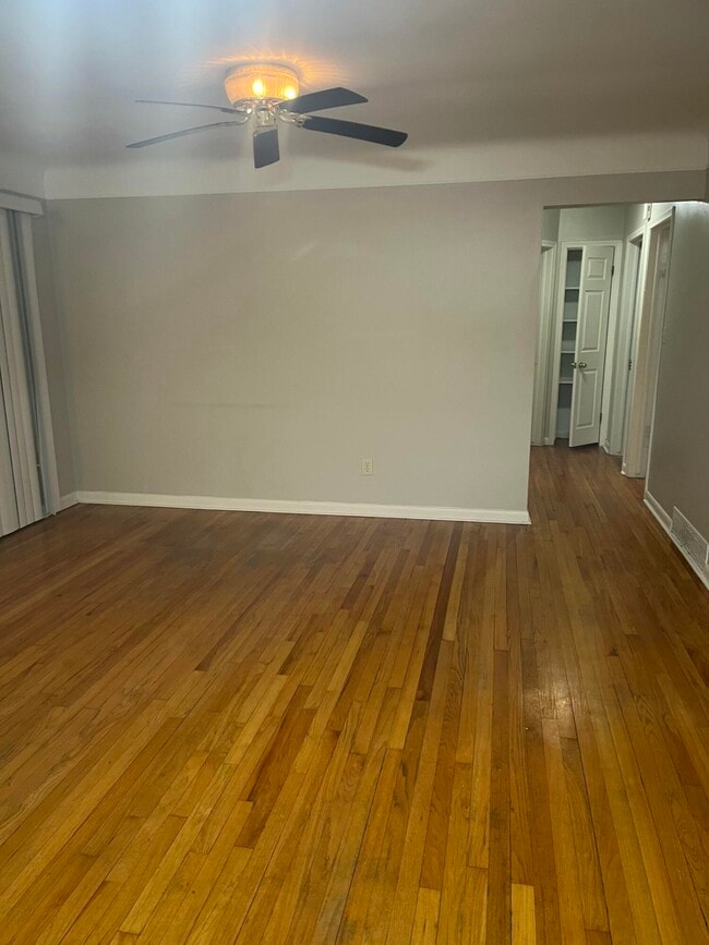 Building Photo - 12116 Columbia Ave