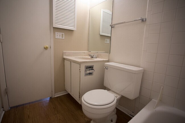 Building Photo - 604 Marine St