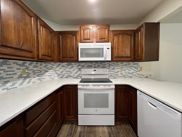 Building Photo - 3951 Fairway Hills Dr