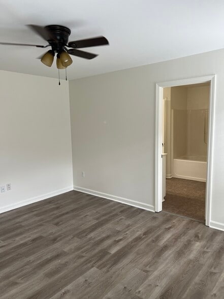 Master Bedroom - 9417 Lockhart Rd