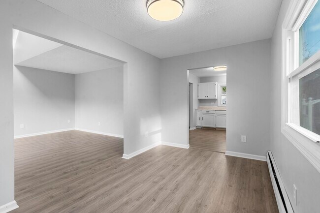 Building Photo - 670 Middletown Ave