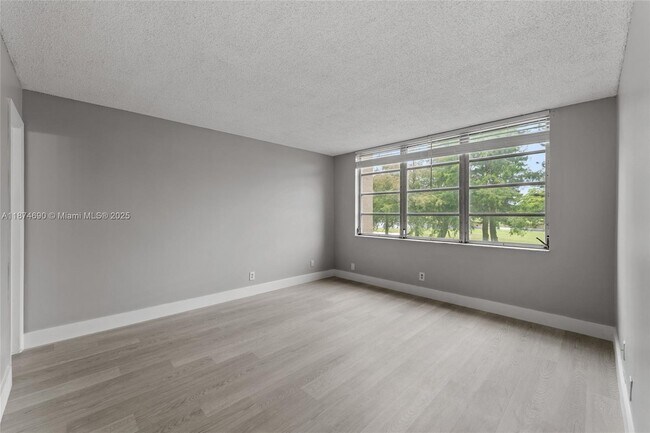 Building Photo - 3150 W Rolling Hills Cir