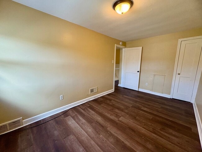 Building Photo - 3 Bedroom 1 Bathroom in Harrisburg!