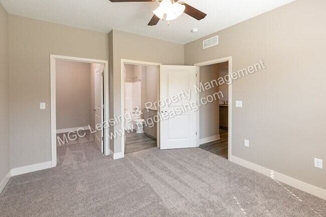 Building Photo - 1 Bedroom Luxury Apartment in the Northland of KCMO