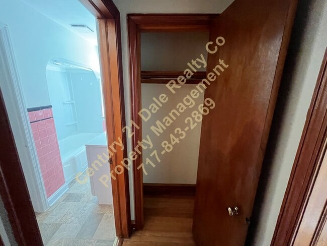 Building Photo - Lovely 3 Bedroom 1 bath all One Level Home...