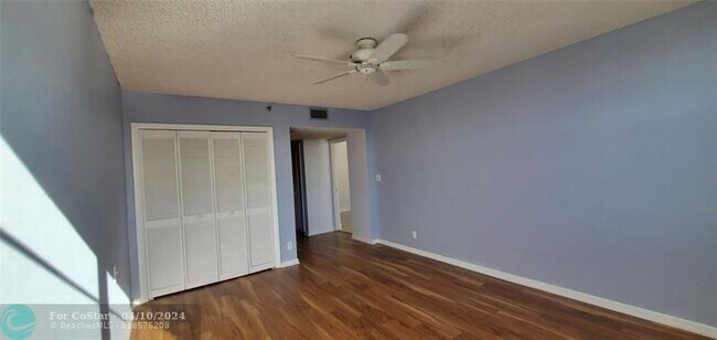 Building Photo - 3095 N Course Dr