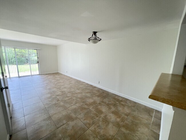 Building Photo - Island Living at 19 Hilton Head Cabana!