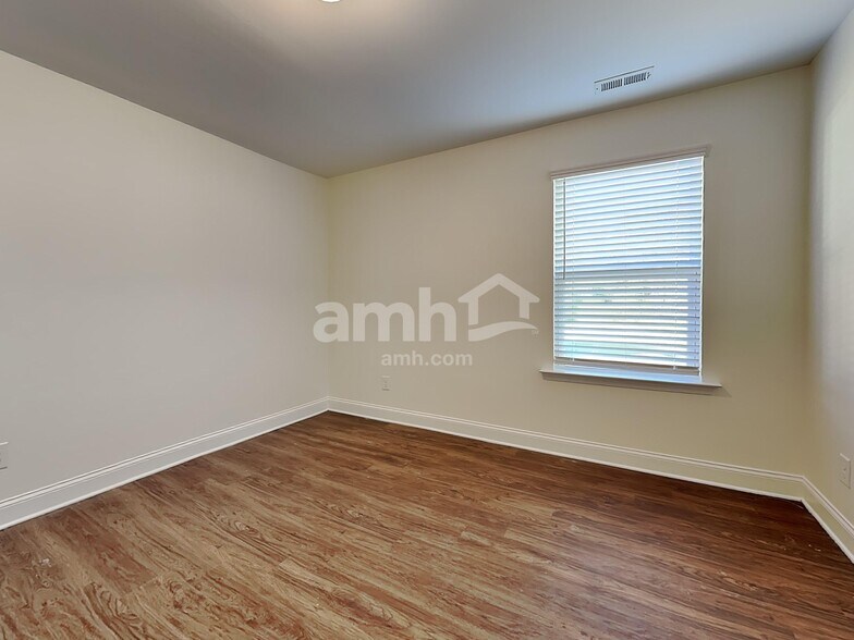 Building Photo - 194 Pullen Dr