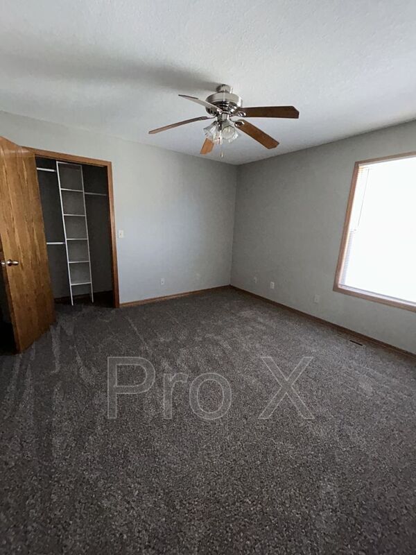 Building Photo - 517 E Park St