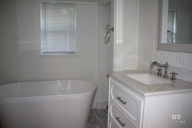 Building Photo - 852 Prospect Ave