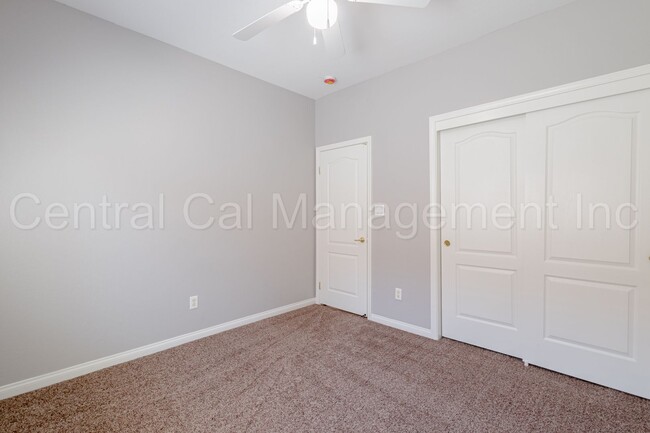 Building Photo - 3 Bedroom/2 Bath Home in Desired Southwest...