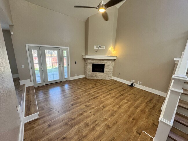 Building Photo - Beautiful 3-bed, 3-bath Home