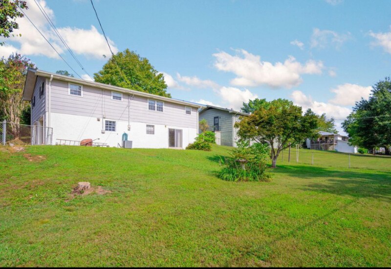 Building Photo - 8912 Bayview Dr