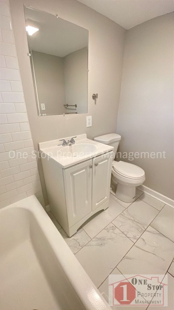 Building Photo - Beautiful 2 Bedroom 1 Bathroom Home in Ind...