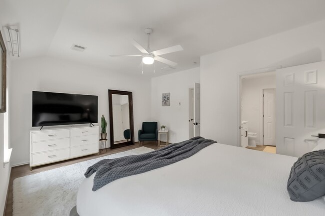 Building Photo - 246 N Walden Elms Cir