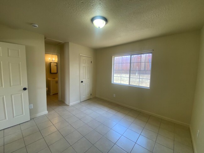 Building Photo - New B AV T 15466