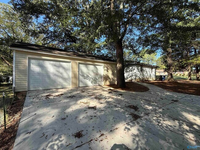 Building Photo - 117 Meadow Dr