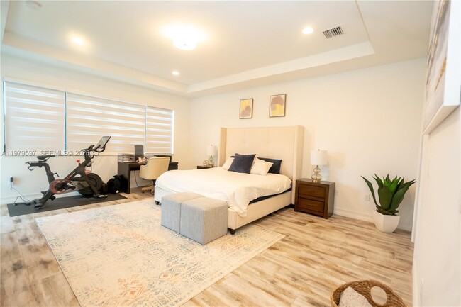 Building Photo - 11826 SW 13th Ct