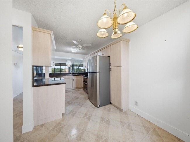 Building Photo - 6539 Coral Lake Dr