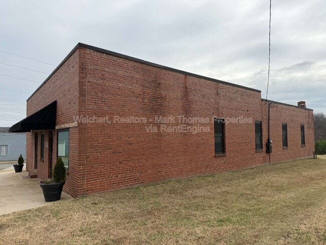 Building Photo - 141 Depot St