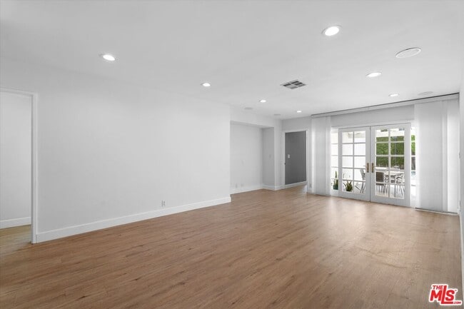 Building Photo - 2809 S Canfield Ave