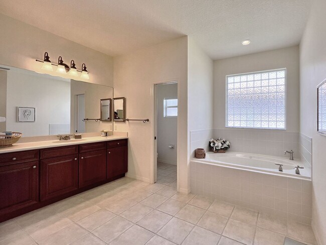 Building Photo - Lakefront 3-Bedroom, 2-Bathroom Home in La...