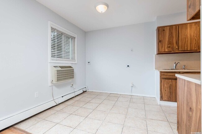 Building Photo - 257 N Newbridge Rd