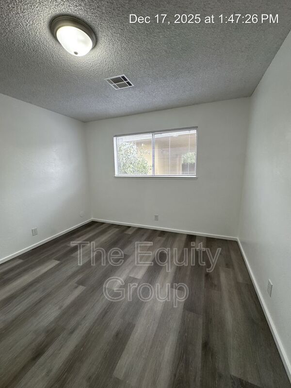 Building Photo - 2726 S Sallee Ct