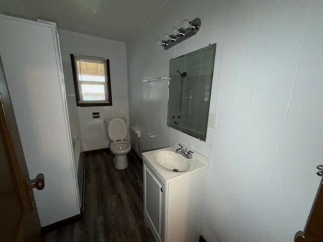 Building Photo - 305 Rosewood- Kelso, WA