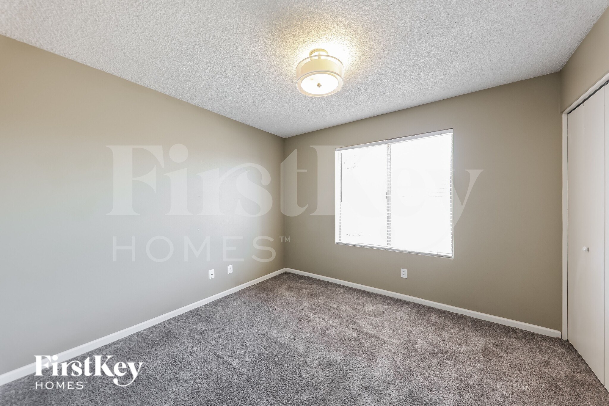 Building Photo - 2915 W Danbury Dr