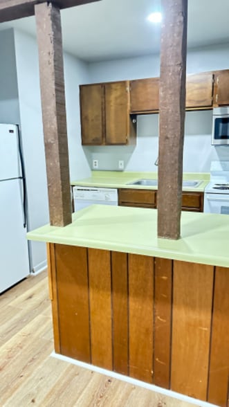 Building Photo - 821 E Wayne Ave