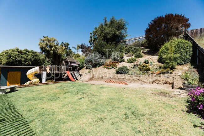 Building Photo - Beautifully Upgraded 3 Bed / 2 Bath Home –...