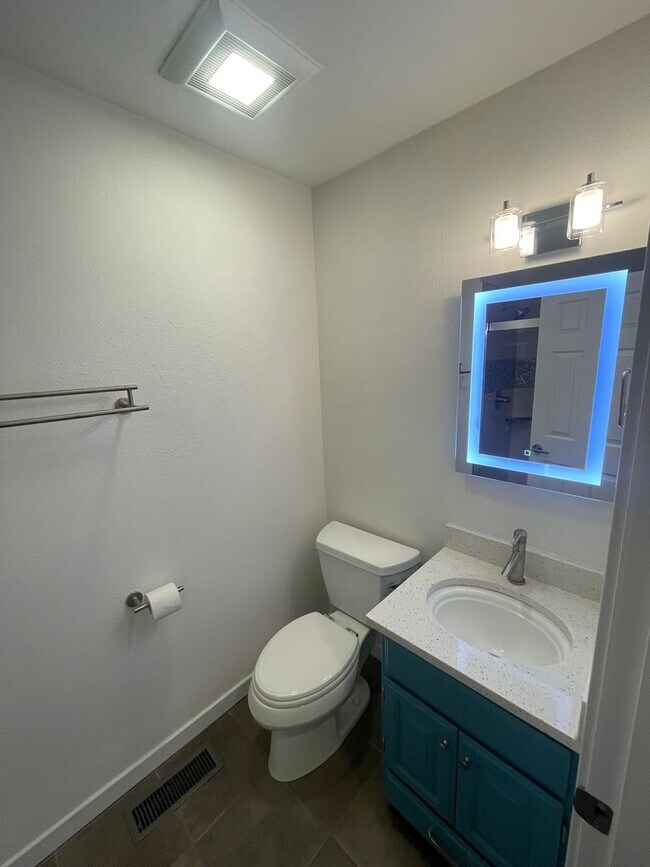 Building Photo - 2 Bed, 2 Bath Serene Waterfront Port Ludlow Condo For Rent!