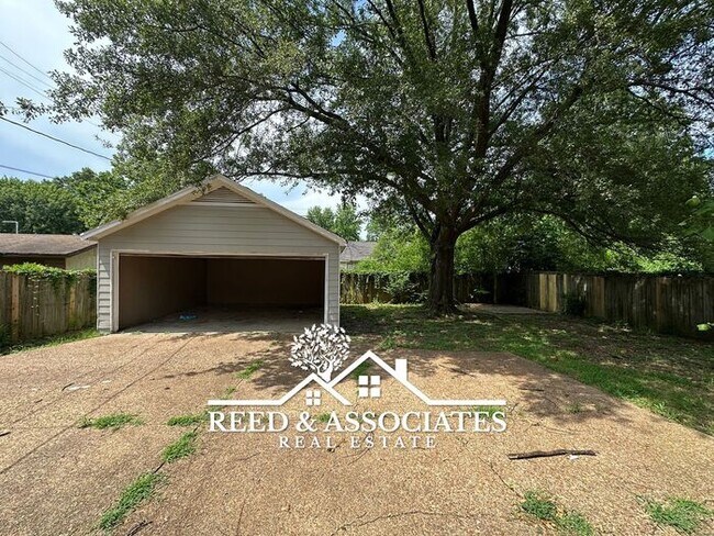 Building Photo - 3 Bedroom in Hickory Ridge - South Riverdale