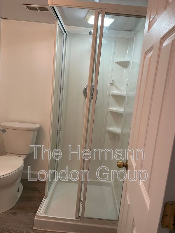 Building Photo - 451 Golden Valley Dr