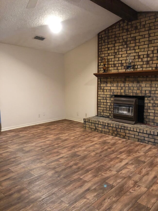 Building Photo - 309 Woodhaven Dr