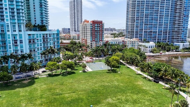 Building Photo - 2001 Biscayne Blvd