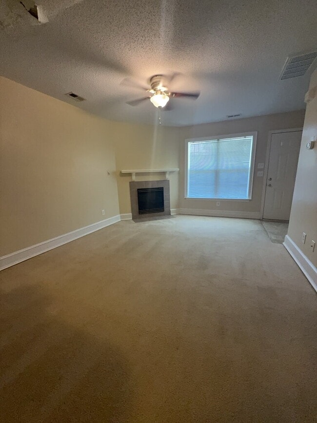 Building Photo - 1121 Pueblo Dr