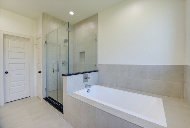 Building Photo - 2922 El Fenice Ln