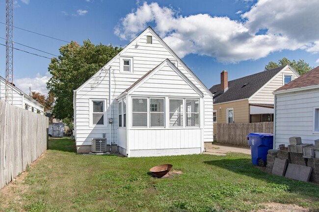 Building Photo - 7208 33rd Ave