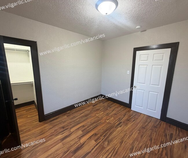 Building Photo - 3713 Hemlock St