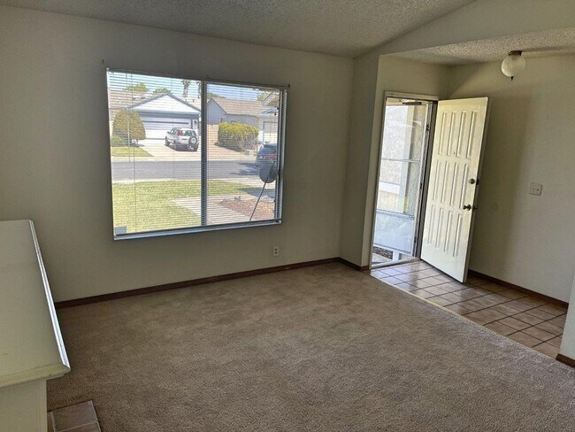Building Photo - 3 Bedroom 2 Bath w/ Spa Room Suisun *Star ...