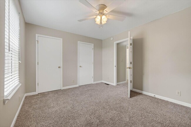 Building Photo - 921 Kingsbury Dr