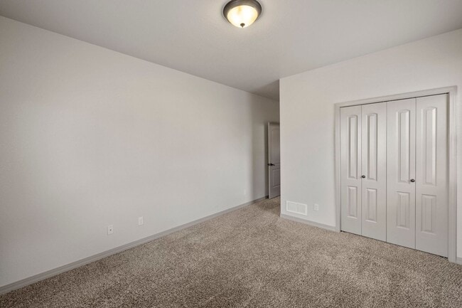 Building Photo - BEAUTIFUL 4BD + OFFICE MAIN-LEVEL LIVING H...