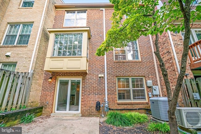 Building Photo - 2131 Kings Mill Ct